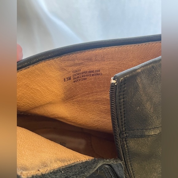 Sofft Black Leather Side Zip Ankle Booties Women's Size 8.5 - Picture 7 of 12